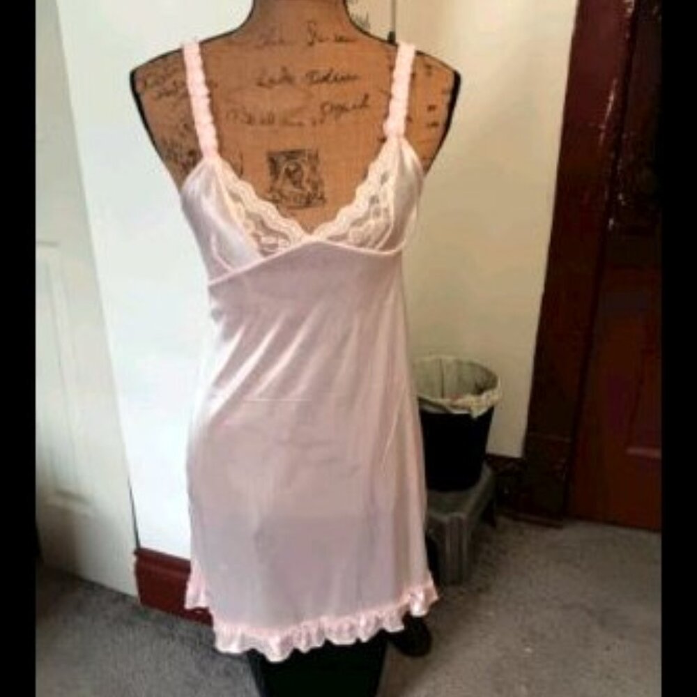 NWOT sexy light-Pink Satinand Lace Chemise
